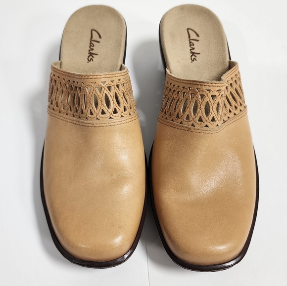 Clarks laser-cut tan leather slip-on mules womens size 9 - Picture 2 of 14